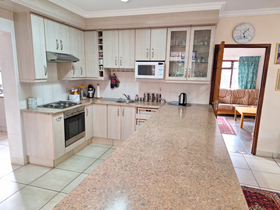 6 Bedroom Property for Sale in Bayview Western Cape